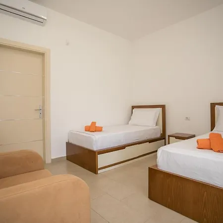 Kompleksi Royal 4* Velipojë