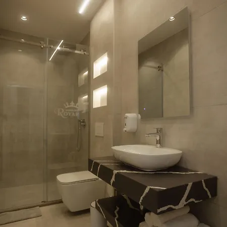 Отель Kompleksi Royal 4*