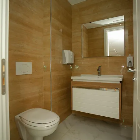 Отель Kompleksi Royal 4*