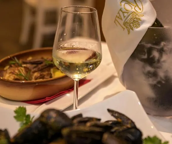 Kompleksi Royal Hotel