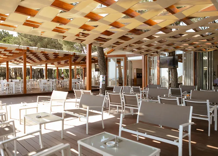 Kompleksi Royal Hotel