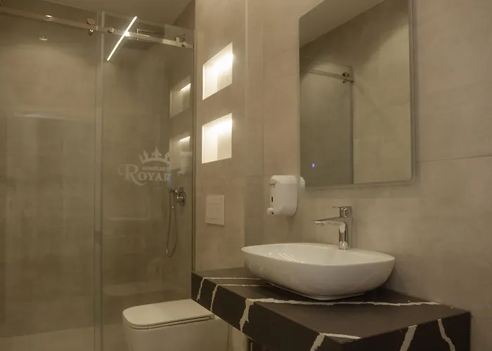 Hotel Kompleksi Royal 4*