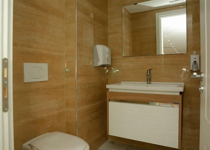 Hotel Kompleksi Royal 4*