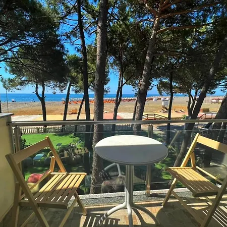 Kompleksi Royal 4* Velipojë