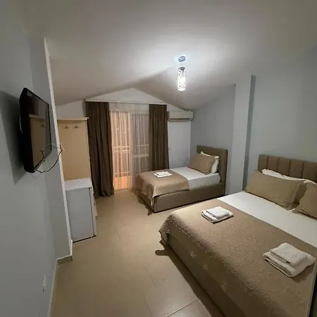 Kompleksi Royal 4* Velipojë