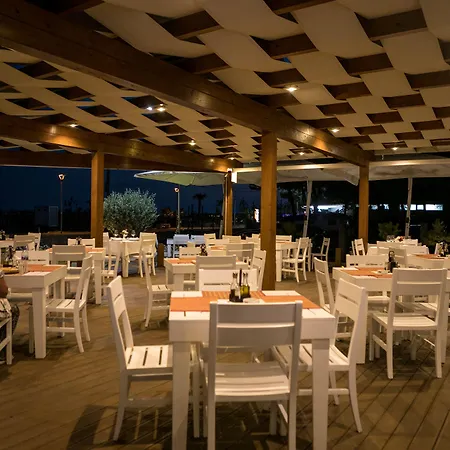 Kompleksi Royal Hotel