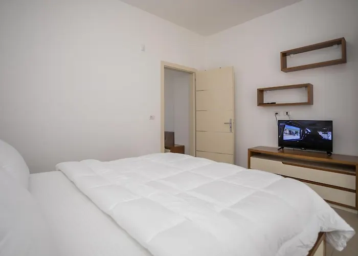 Kompleksi Royal Hotel Velipojë