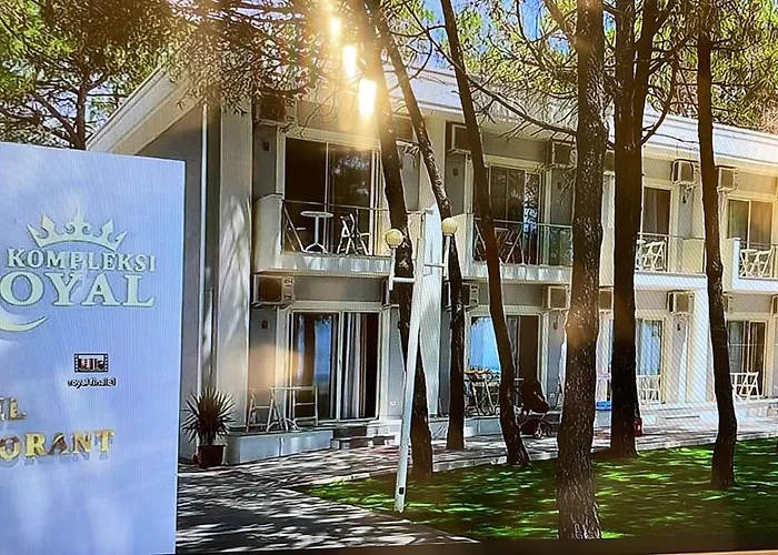 Kompleksi Royal Hotel